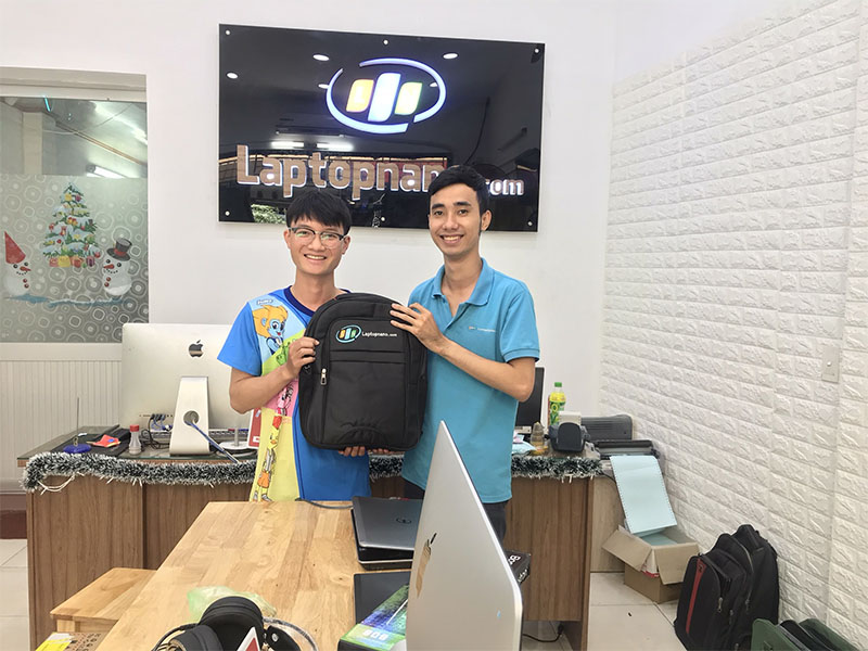 -nen-mua-may-tinh-hp-cam-ung-o-dau